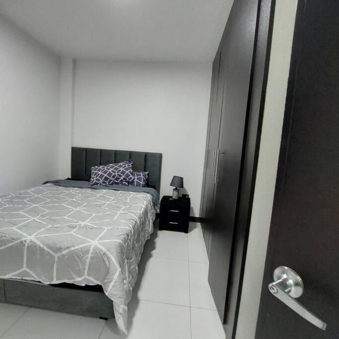 departamento con piscina y áreas sociales