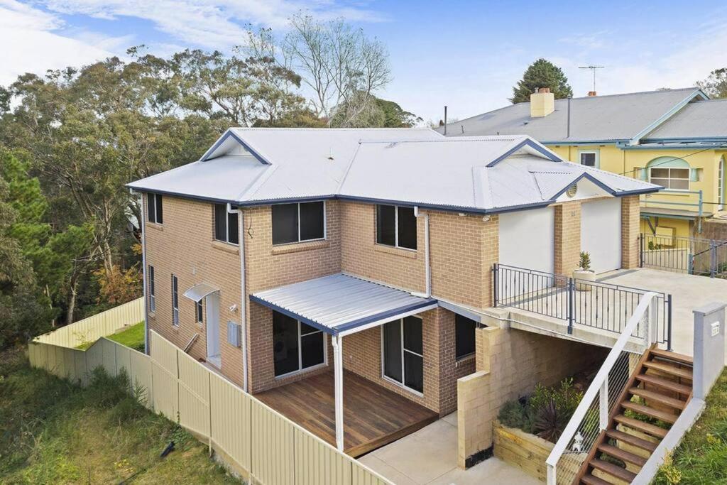 Hotel Modern 3-bedroom Katoomba townhouse (nature view) - Image 1