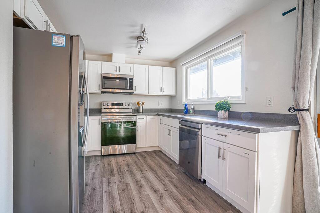 Seatac 2 BR Upper Unit 5 min to Airport view 4
