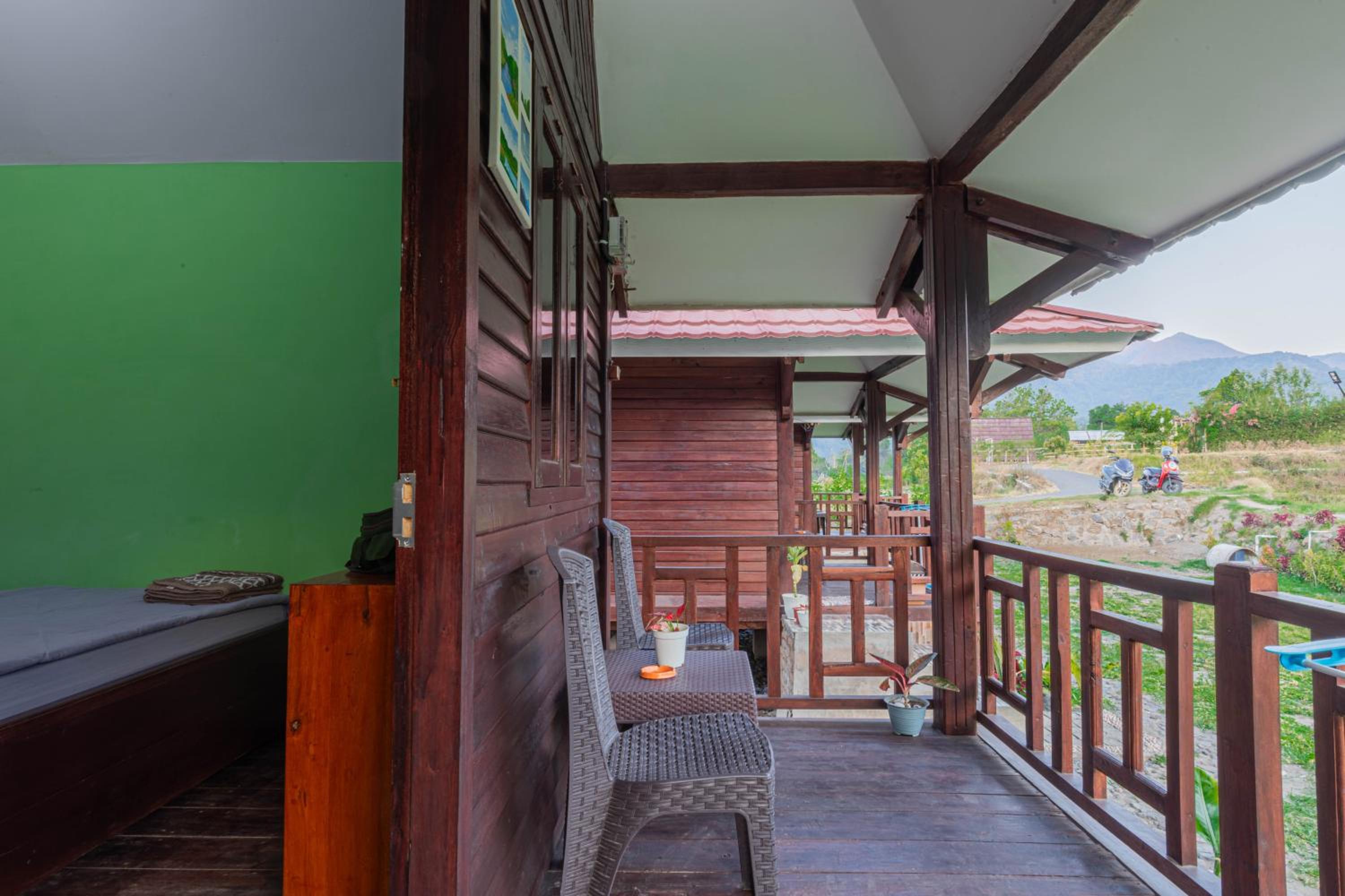 Bale Gantar view 4