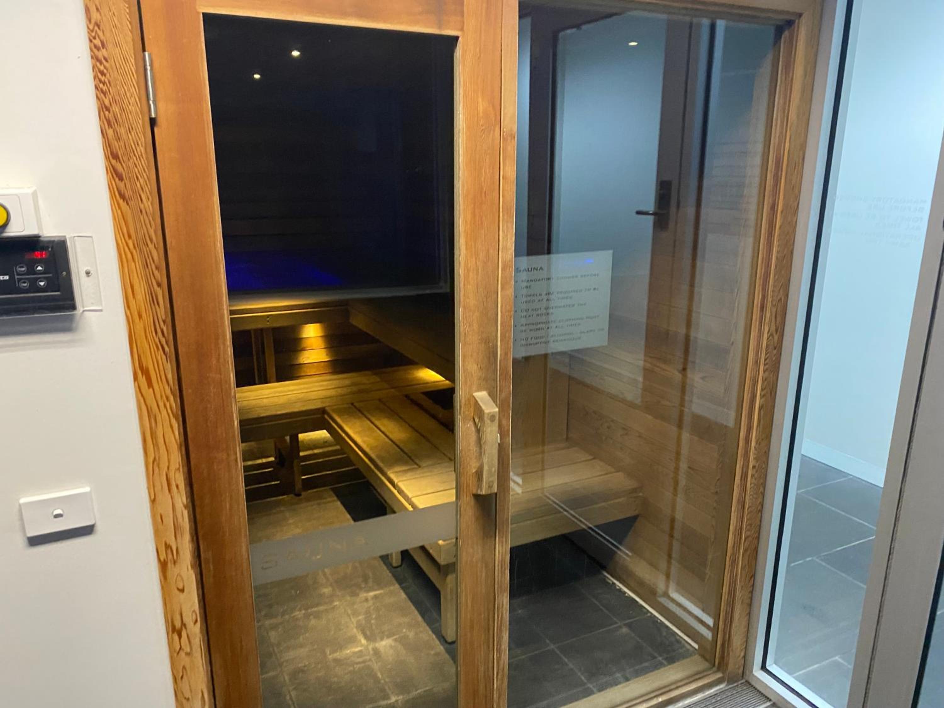 Luxurious Apartment in the heart of Docklands - Image 2