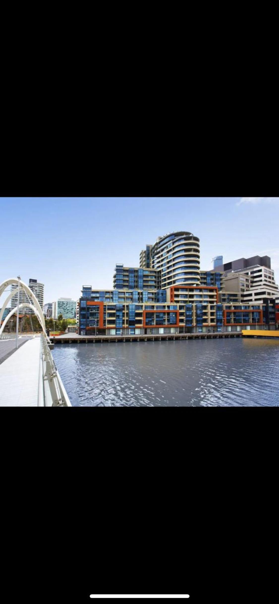 Luxurious Apartment in the heart of Docklands - Image 1