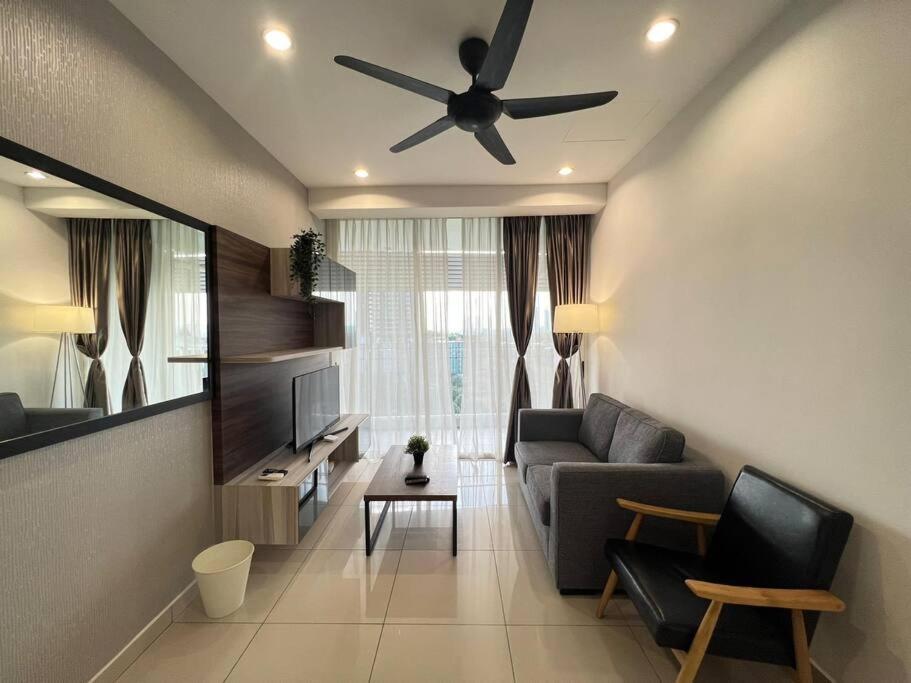 Encorp Marina, 2 Bedroom, 6pax, Same Floor with Indoor Infinity Pool photo 1