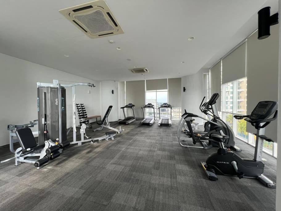 Encorp Marina, 2 Bedroom, 6pax, Same Floor with Indoor Infinity Pool photo 4