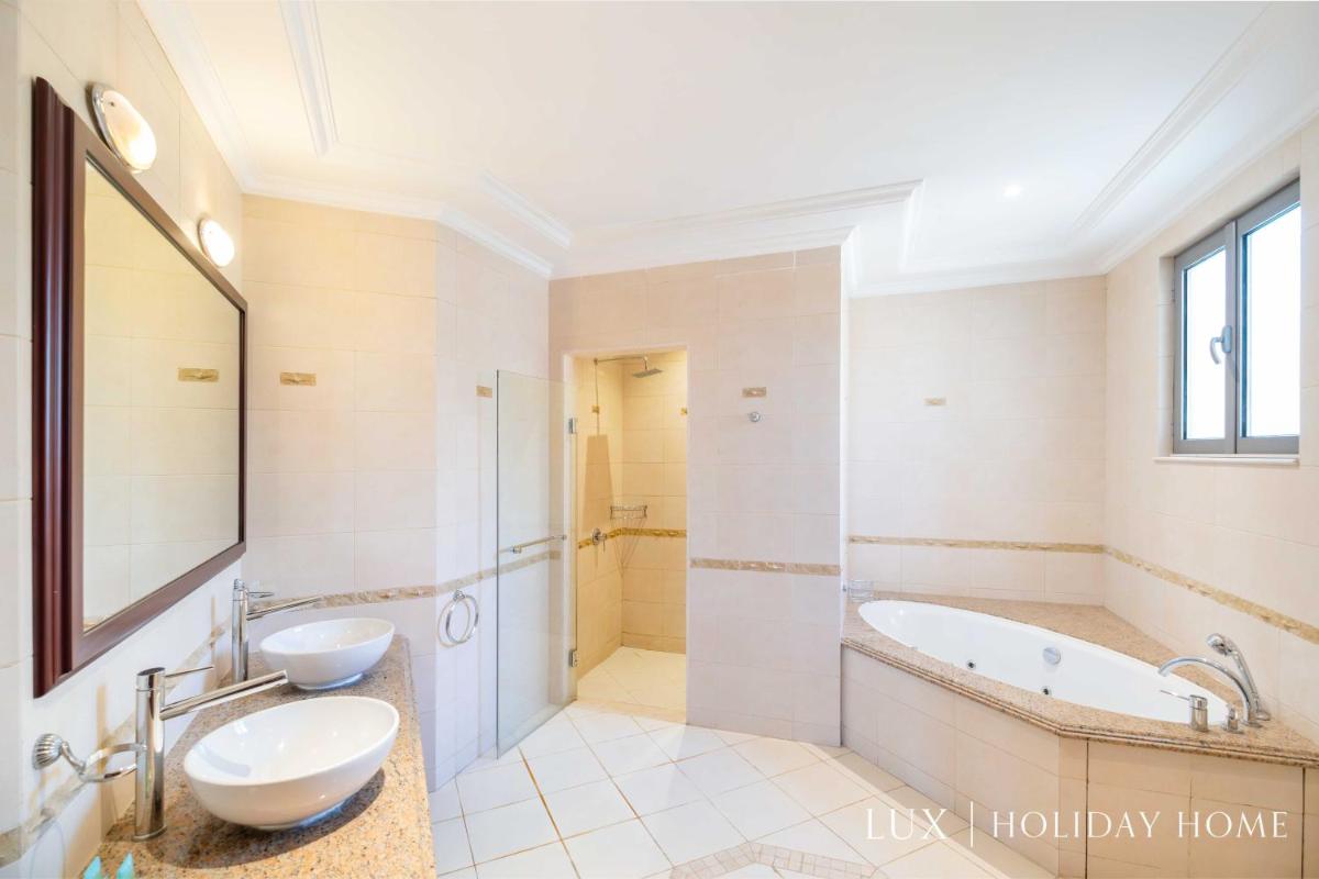LUX - The Ocean Pearl Villa