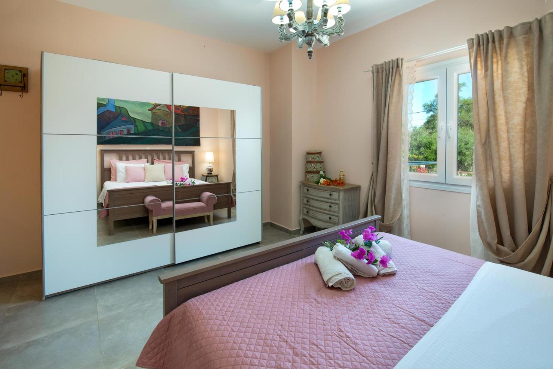 Vasia's Artistsvillas photo 3