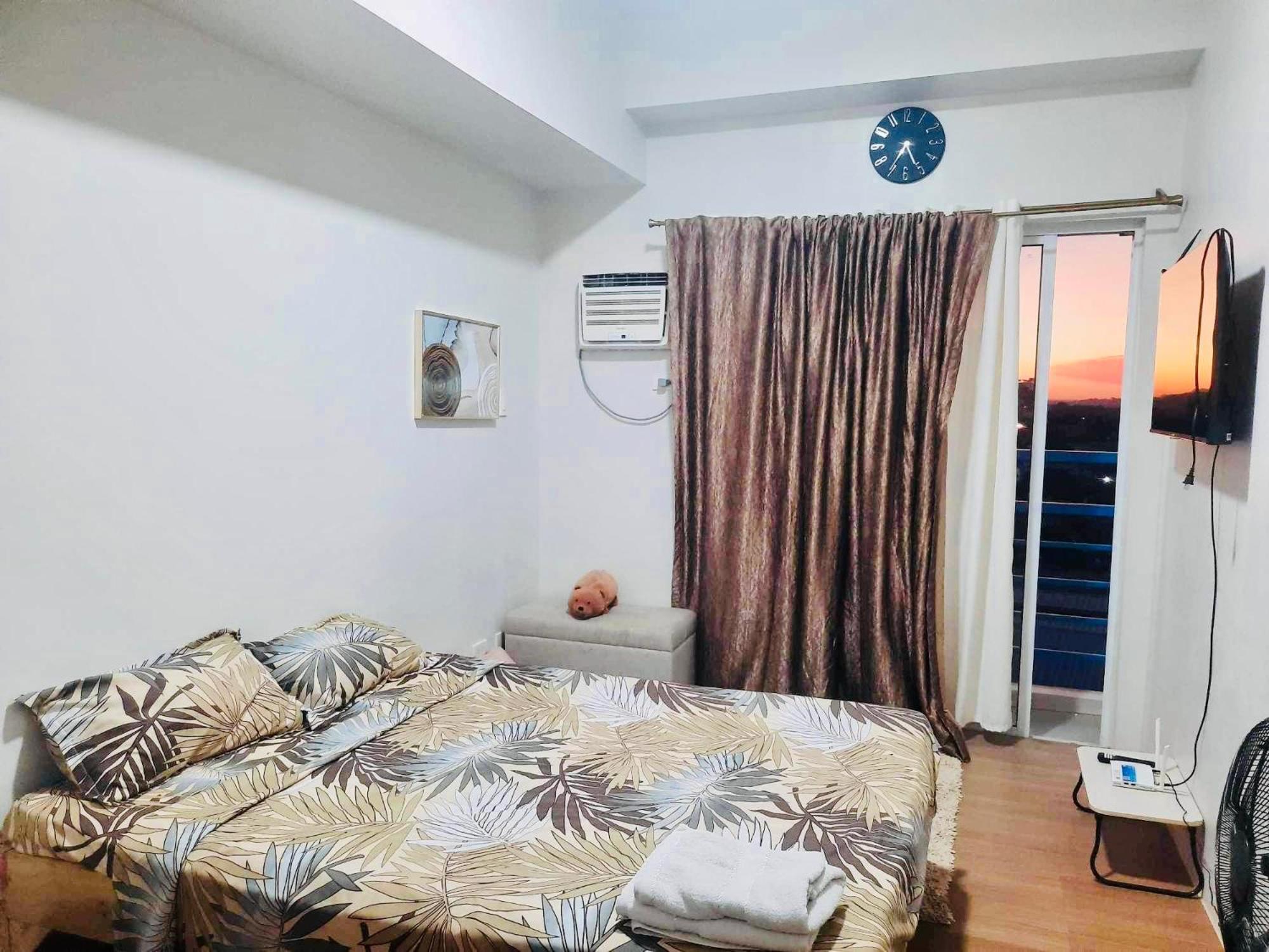 Studio with Balcony at The Loop Tower with Free Parking within Limketkai Center view 5