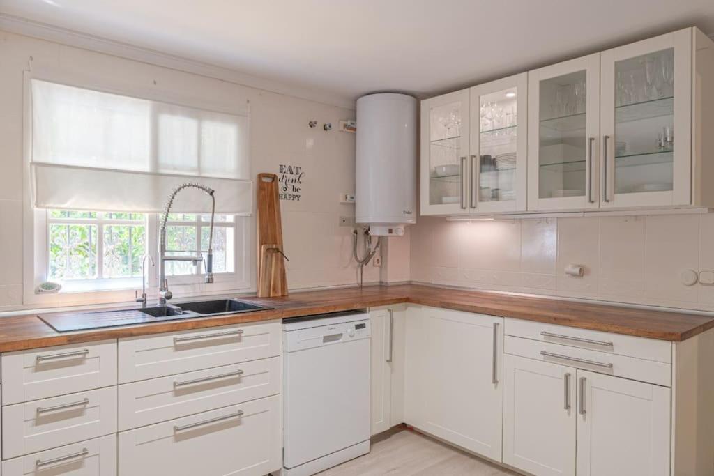 Lovely holiday residence - delicious pool and Padel - 6 bedrooms