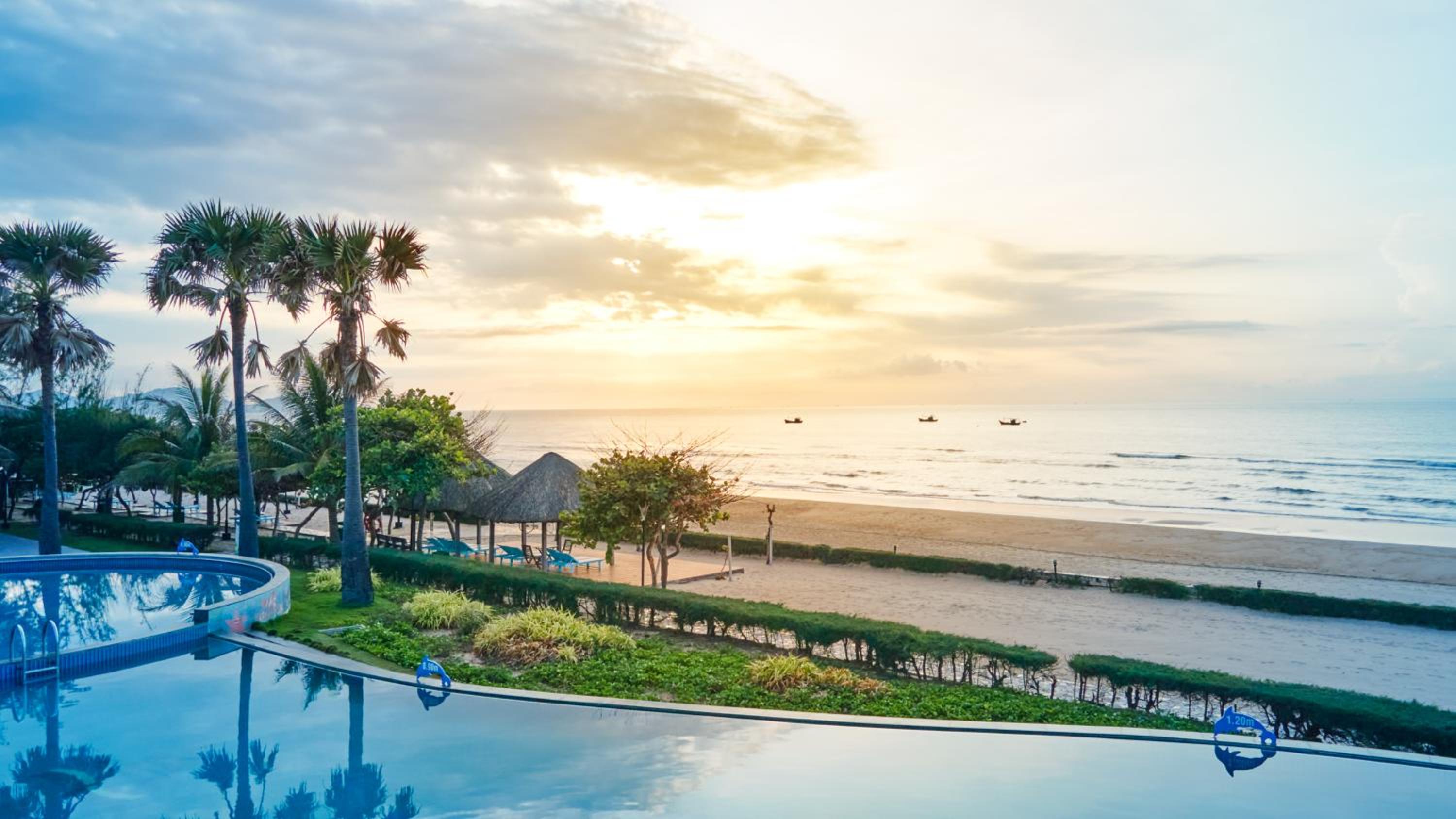 Carmelina Beach Resort Ho Tram