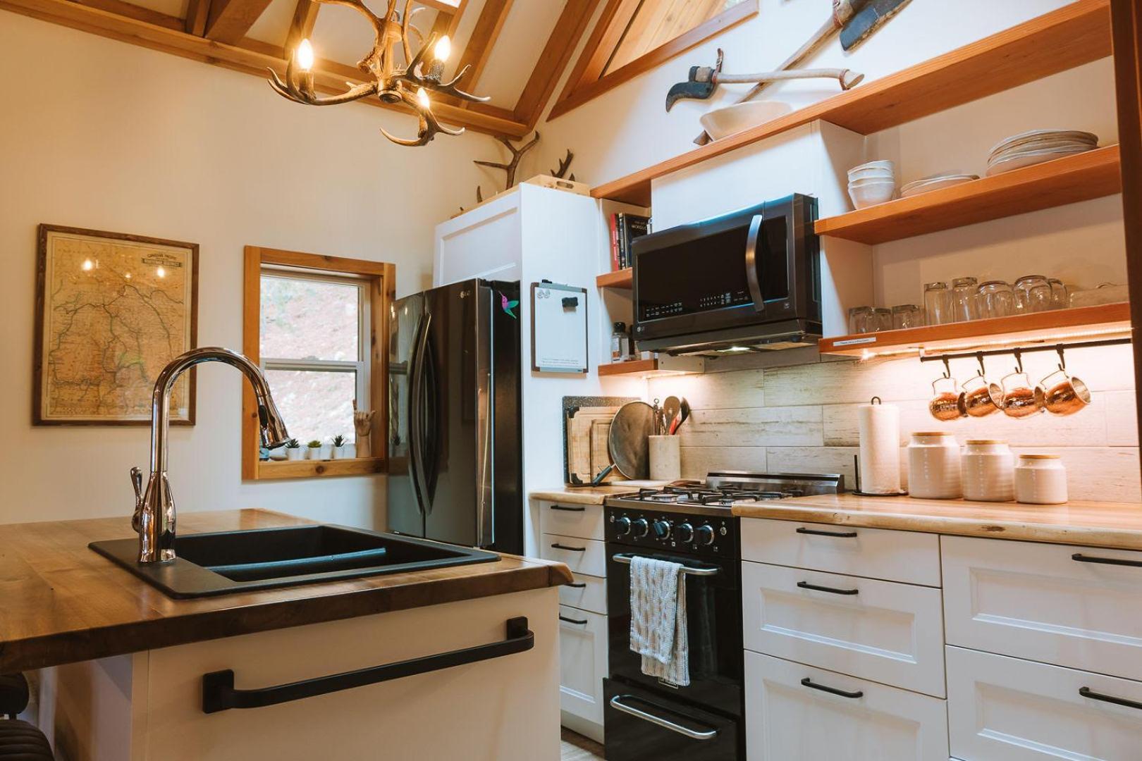 The Kootenay Lake House - A Private Luxury Retreat