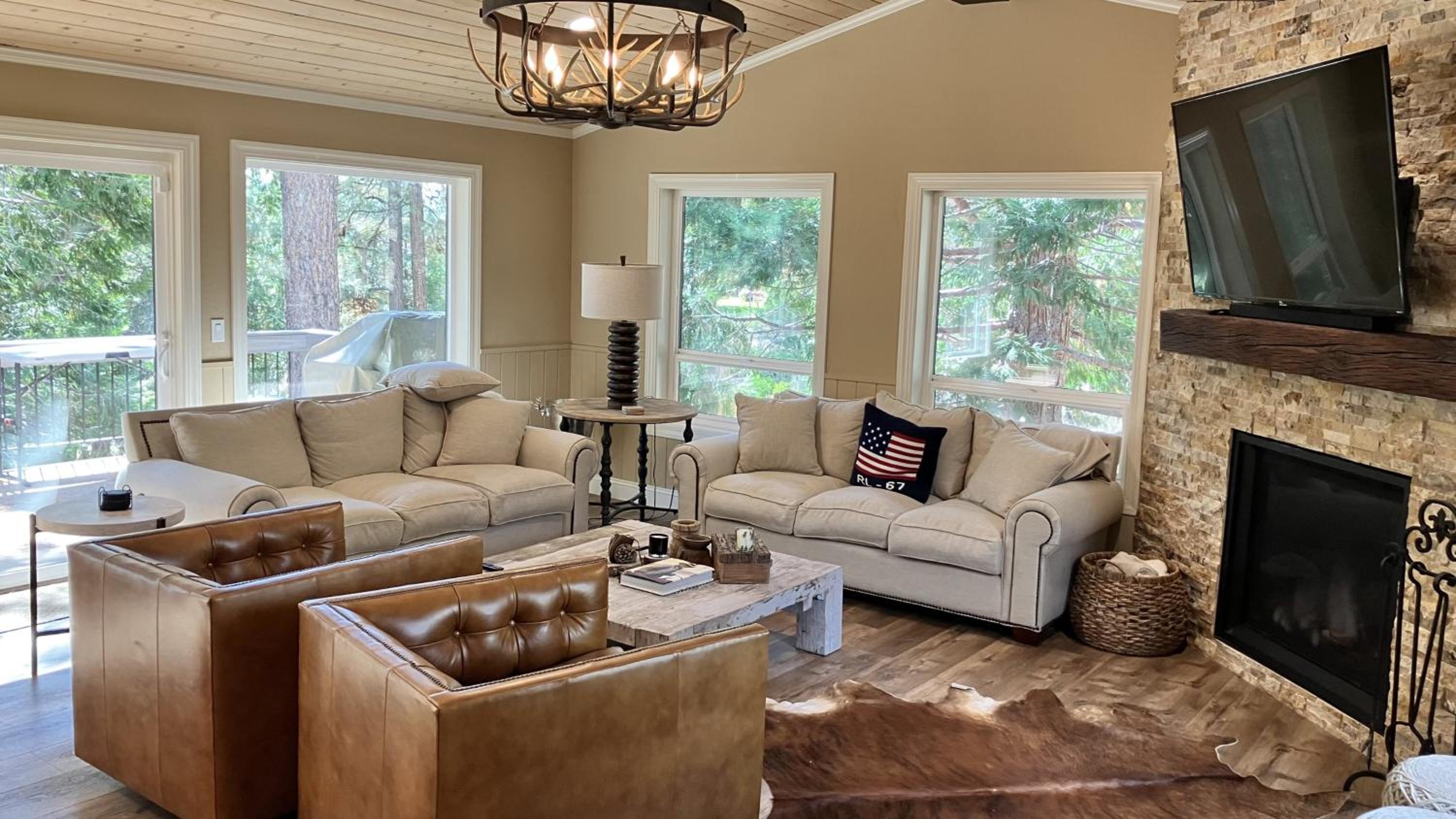 Newly Remodeled 5 Bedroom Home With Hot Tub view 4