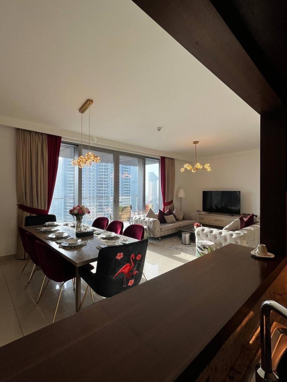 Burj Khalifa view, 3 Bedroom Apartment in Boulevard Point, Connected to Dubai Mall