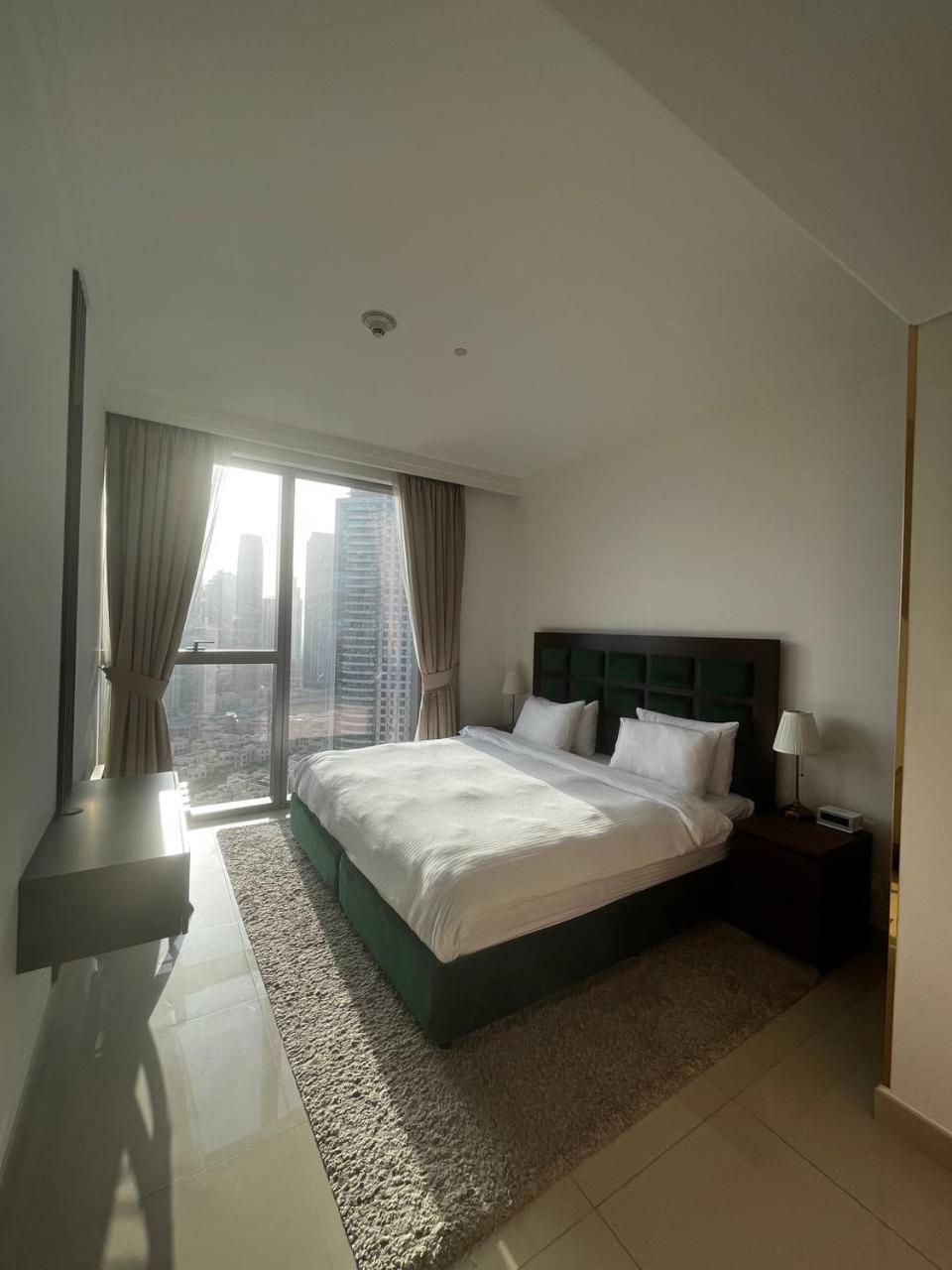 Burj Khalifa view, 3 Bedroom Apartment in Boulevard Point, Connected to Dubai Mall