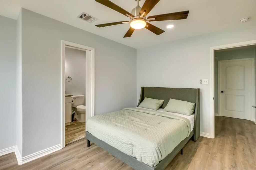 Vacation Home Lake Livingston! view 5