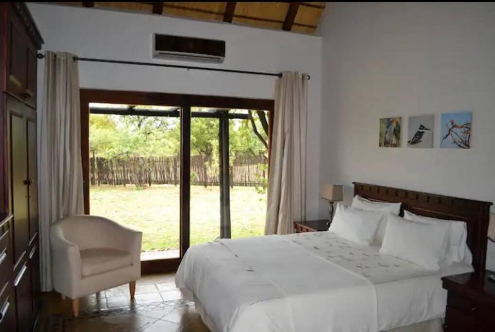 Zebula Golf and Wildlife Estate - Moonlit Sky 10 pax - Moi Signature Luxury villa view 5