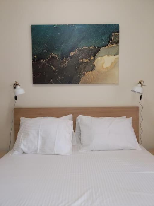 Renovated modern 3bdr flat w/balcony