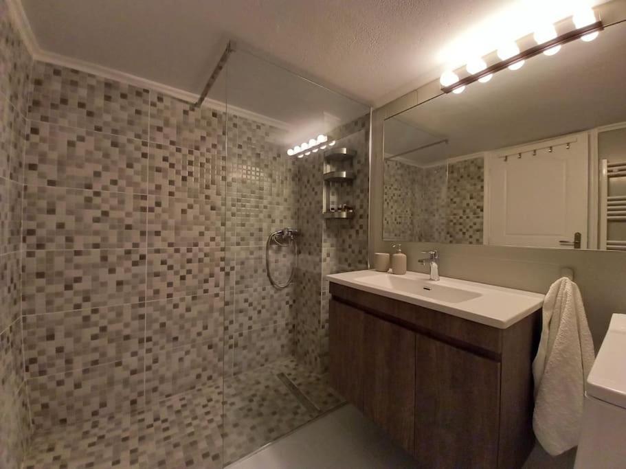 Renovated modern 3bdr flat w/balcony