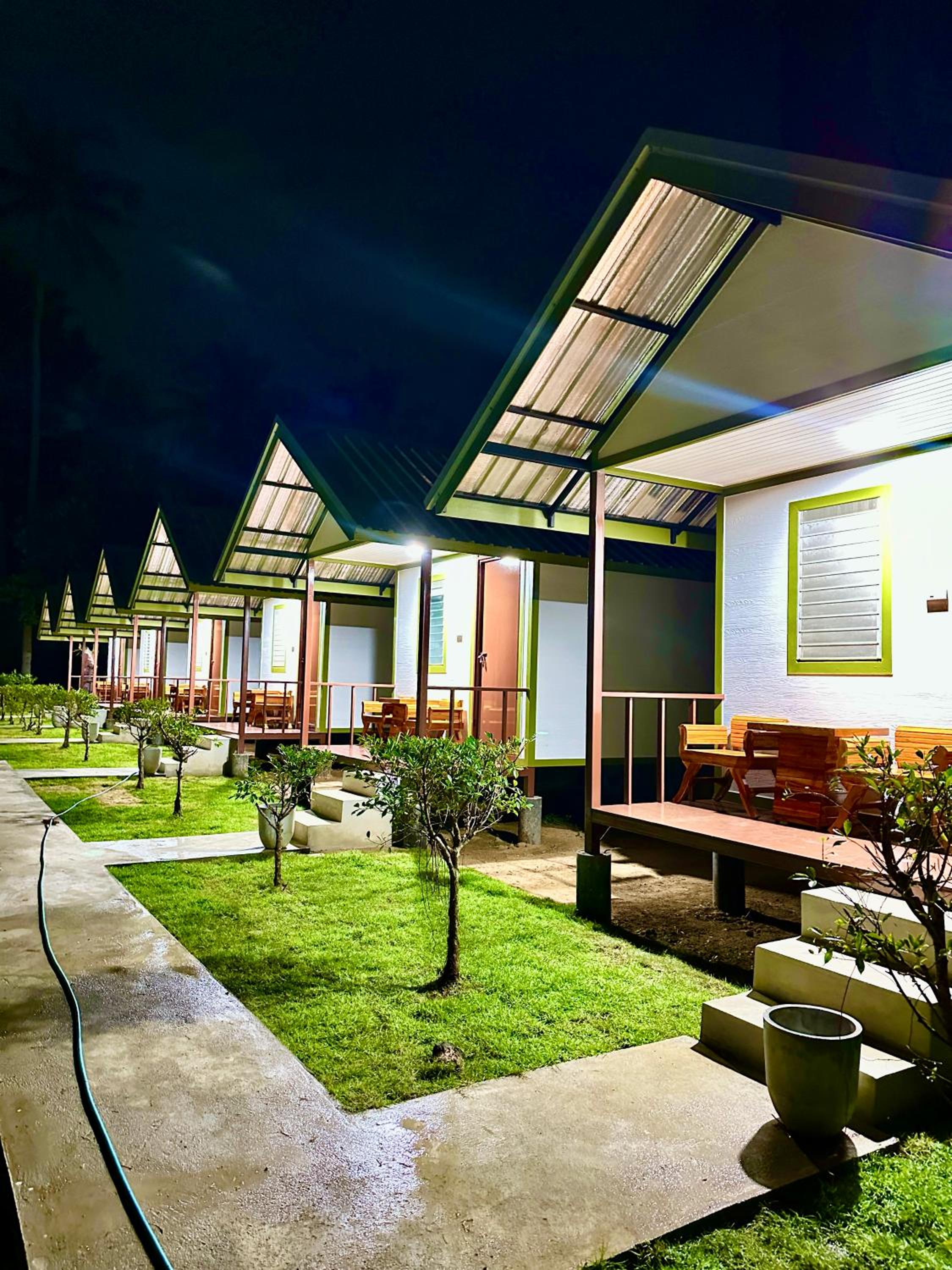Lanta L.D. Beach Bungalow