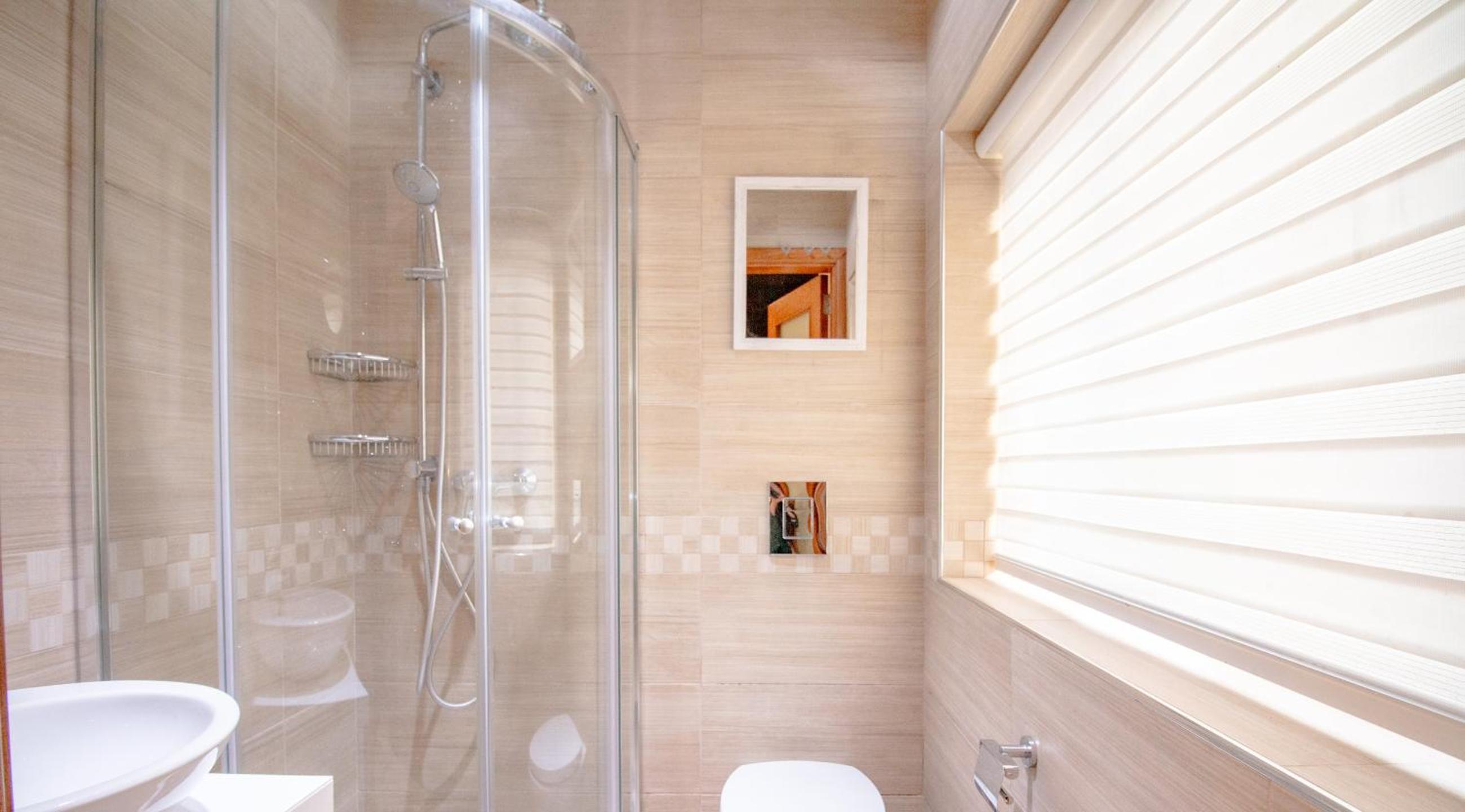 Stylish Corner Maisonette - Sunflower view 2