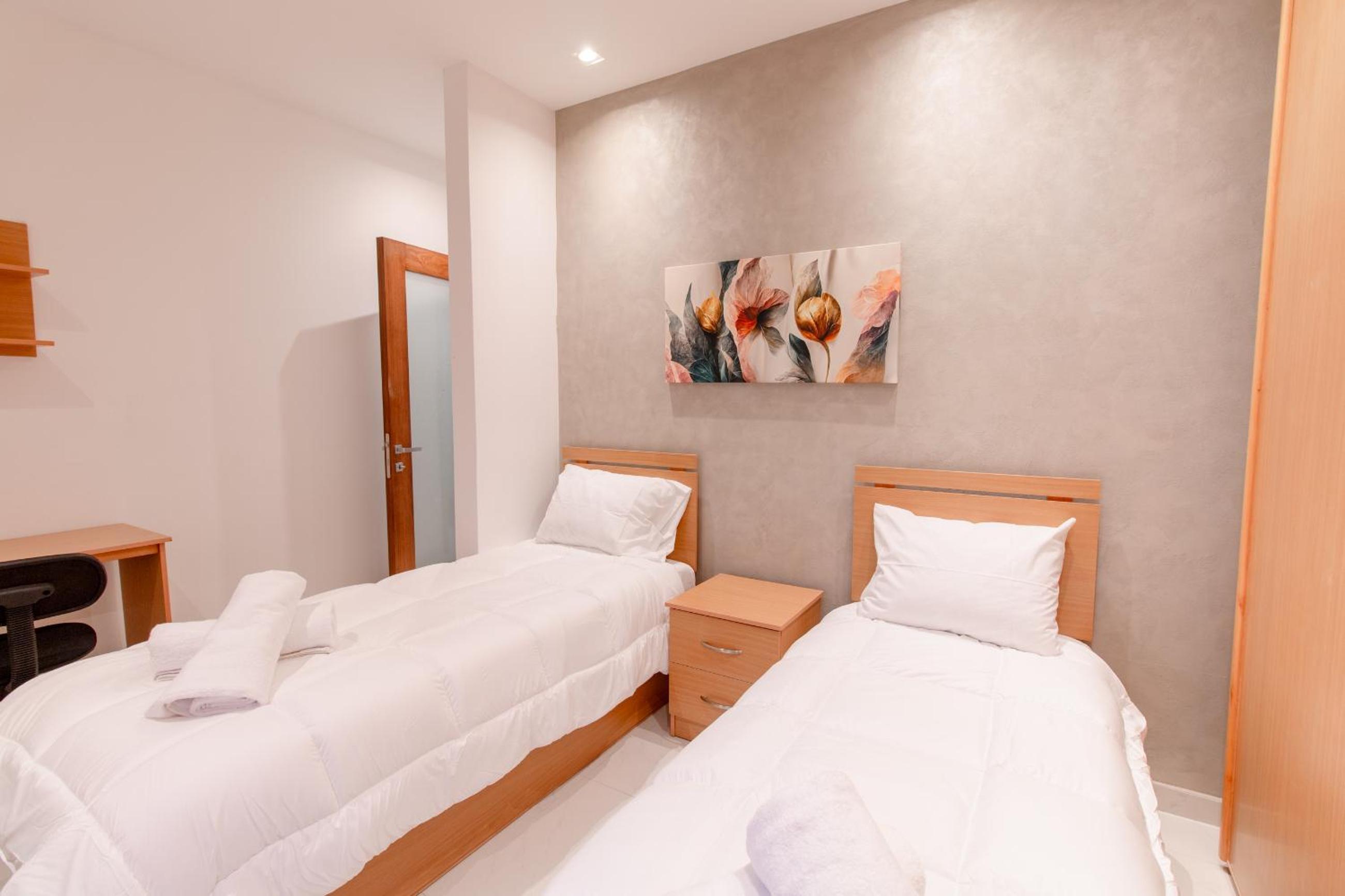 Stylish Corner Maisonette - Sunflower view 5