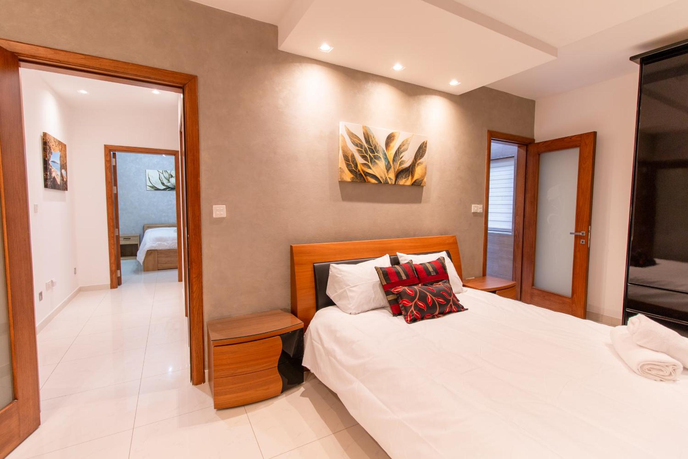 Stylish Corner Maisonette - Sunflower view 3