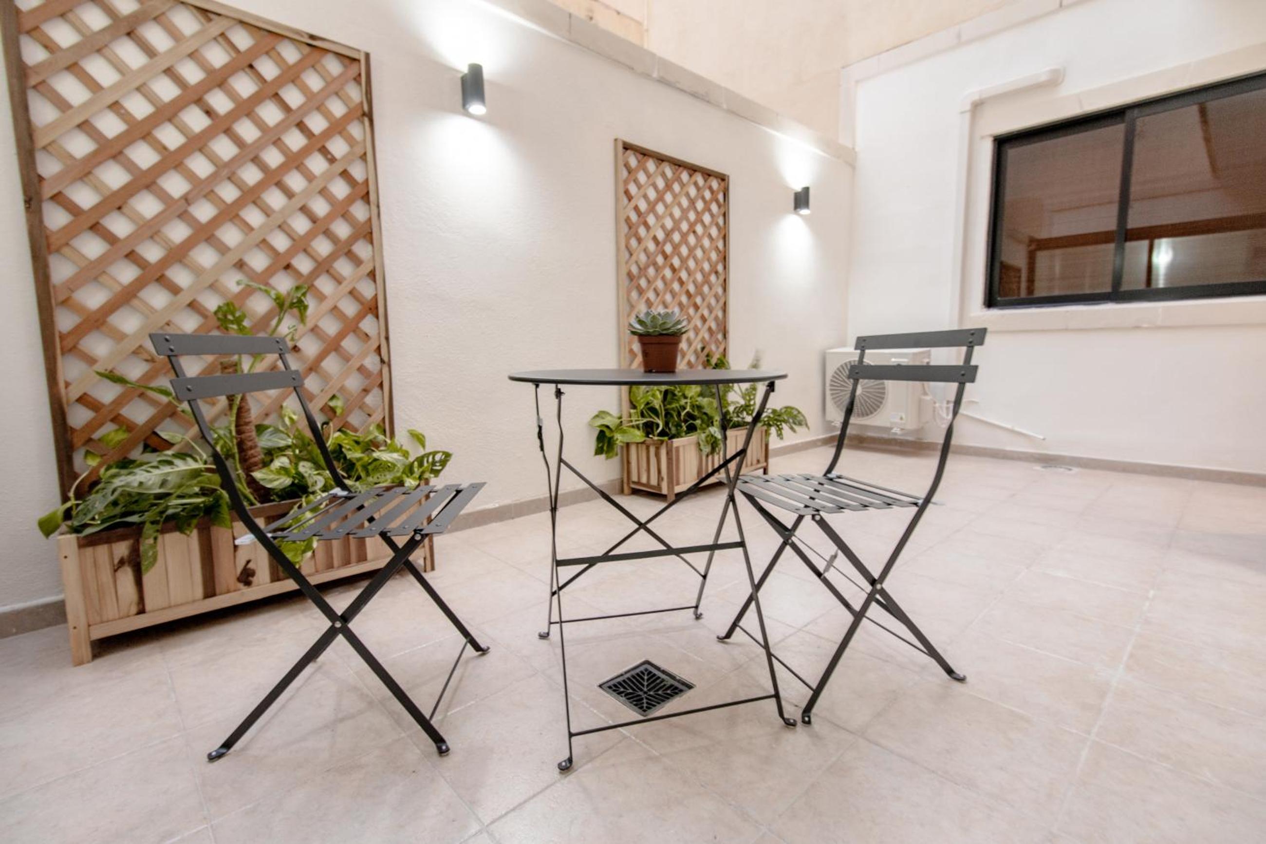 Stylish Corner Maisonette - Sunflower view 4