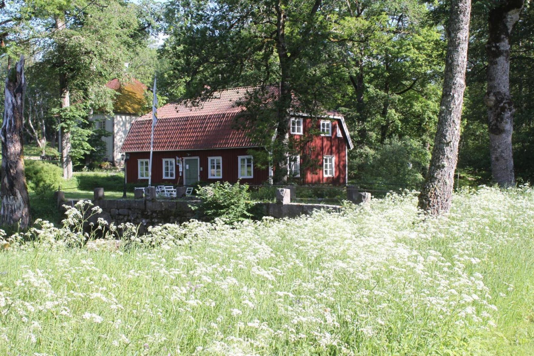 Vandrarhemmet Årås Säteri och Trädgårdar