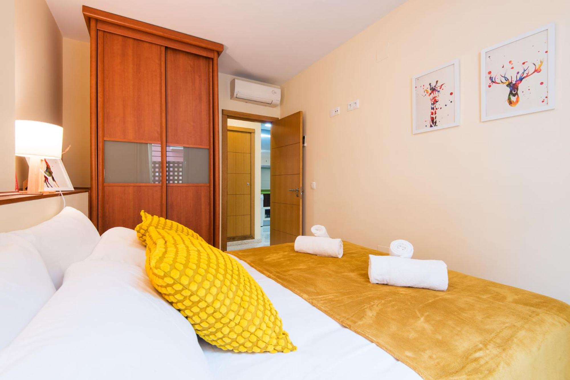 VICTORIA SQUARE- CENTER Apartment