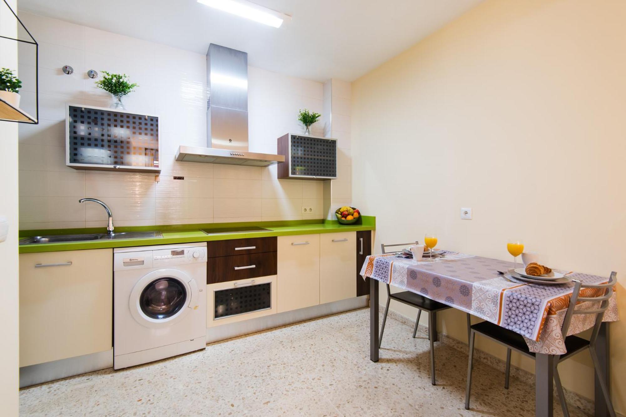 VICTORIA SQUARE- CENTER Apartment
