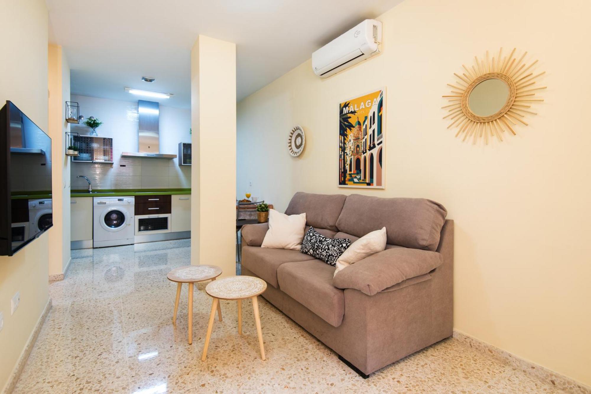 VICTORIA SQUARE- CENTER Apartment