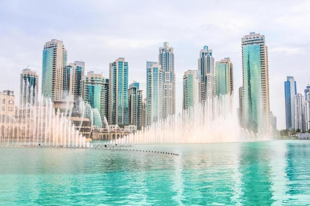 Burj Khalifa view, 3 Bedroom Apartment in Boulevard Point, Connected to Dubai Mall