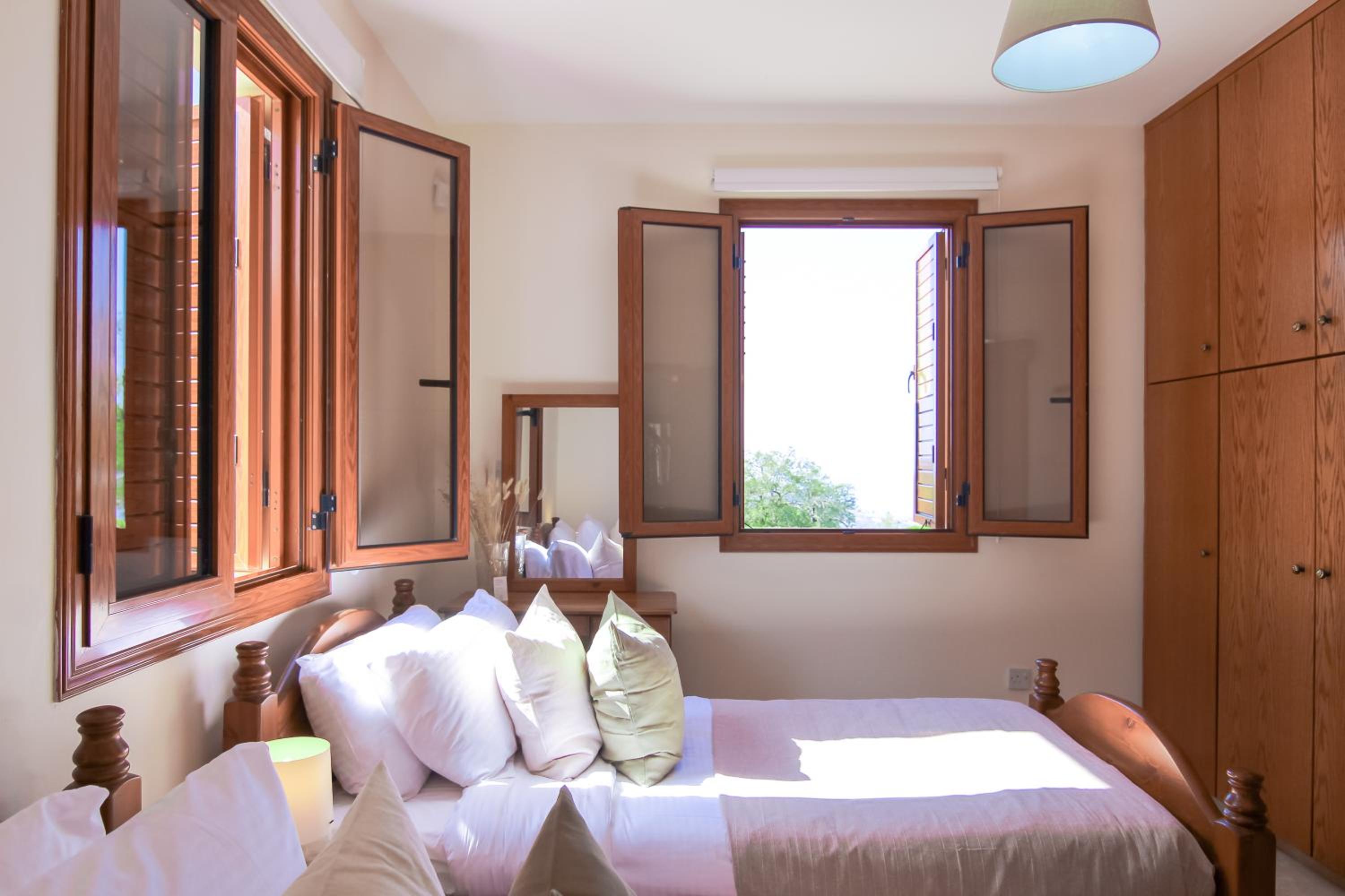 Phaedrus Living: Serenity Villa Lysos