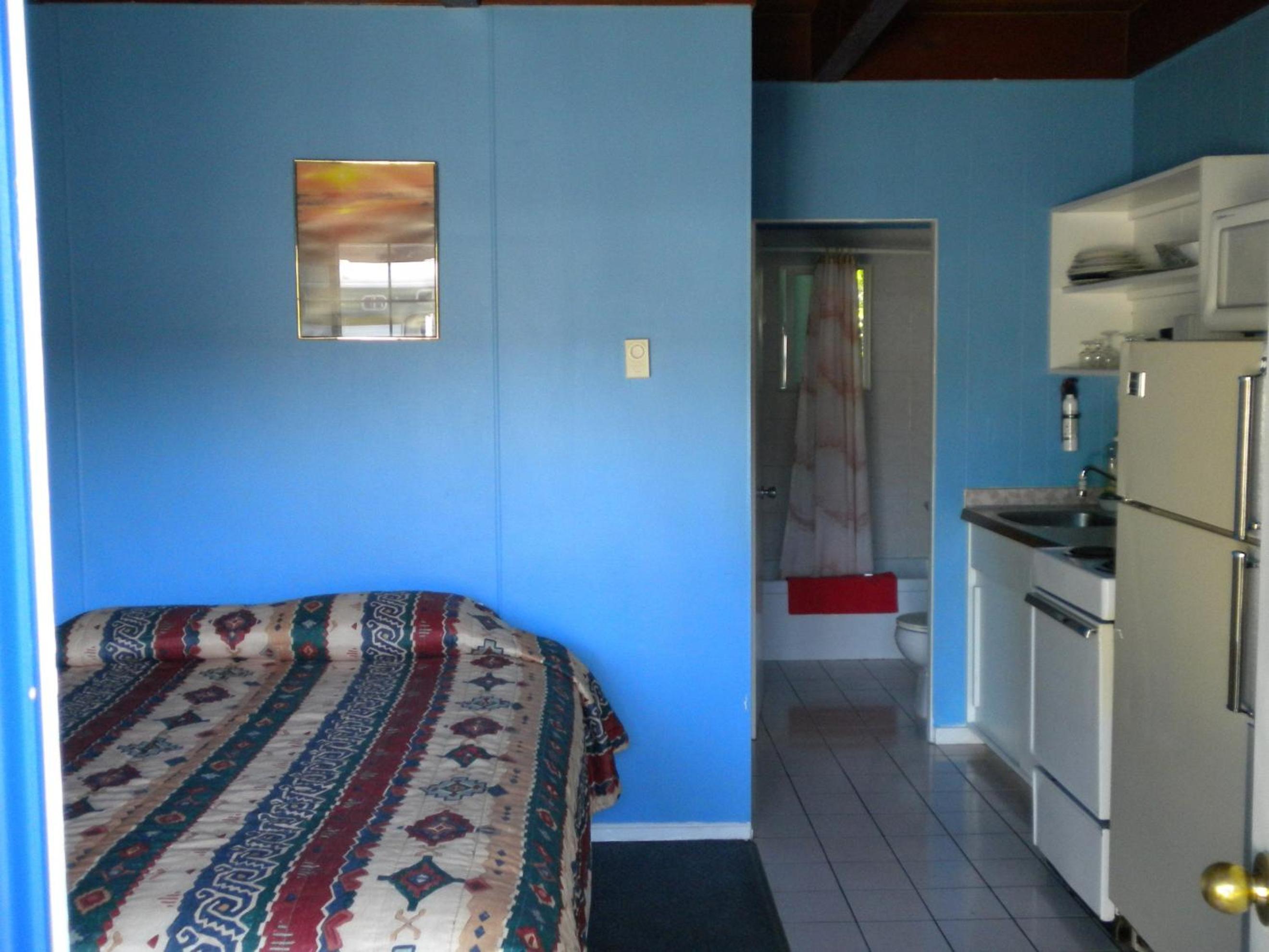 Holiday House Motel