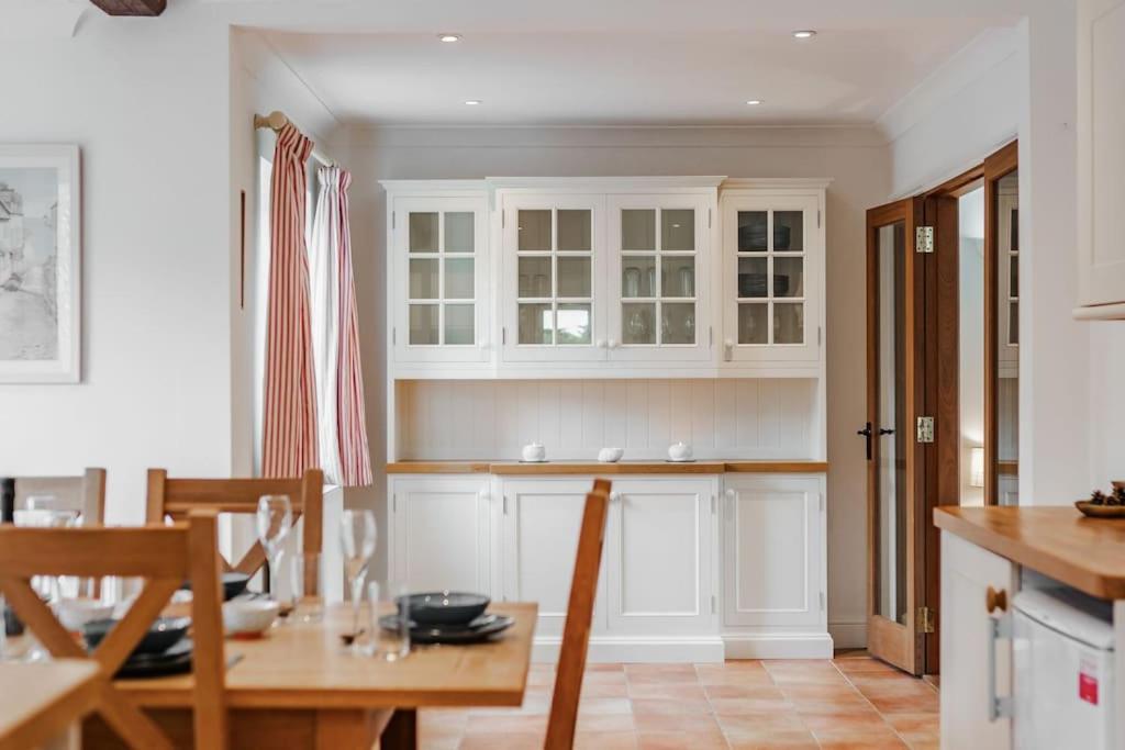 Astley House - Norfolk Cottage Agency view 2