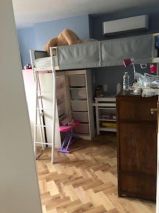 Stay in maison de metre in Etterbeek