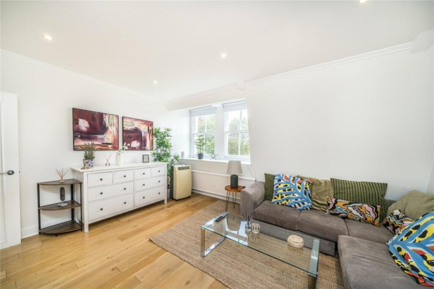 BOND STREET STATION 2 BED FLAT