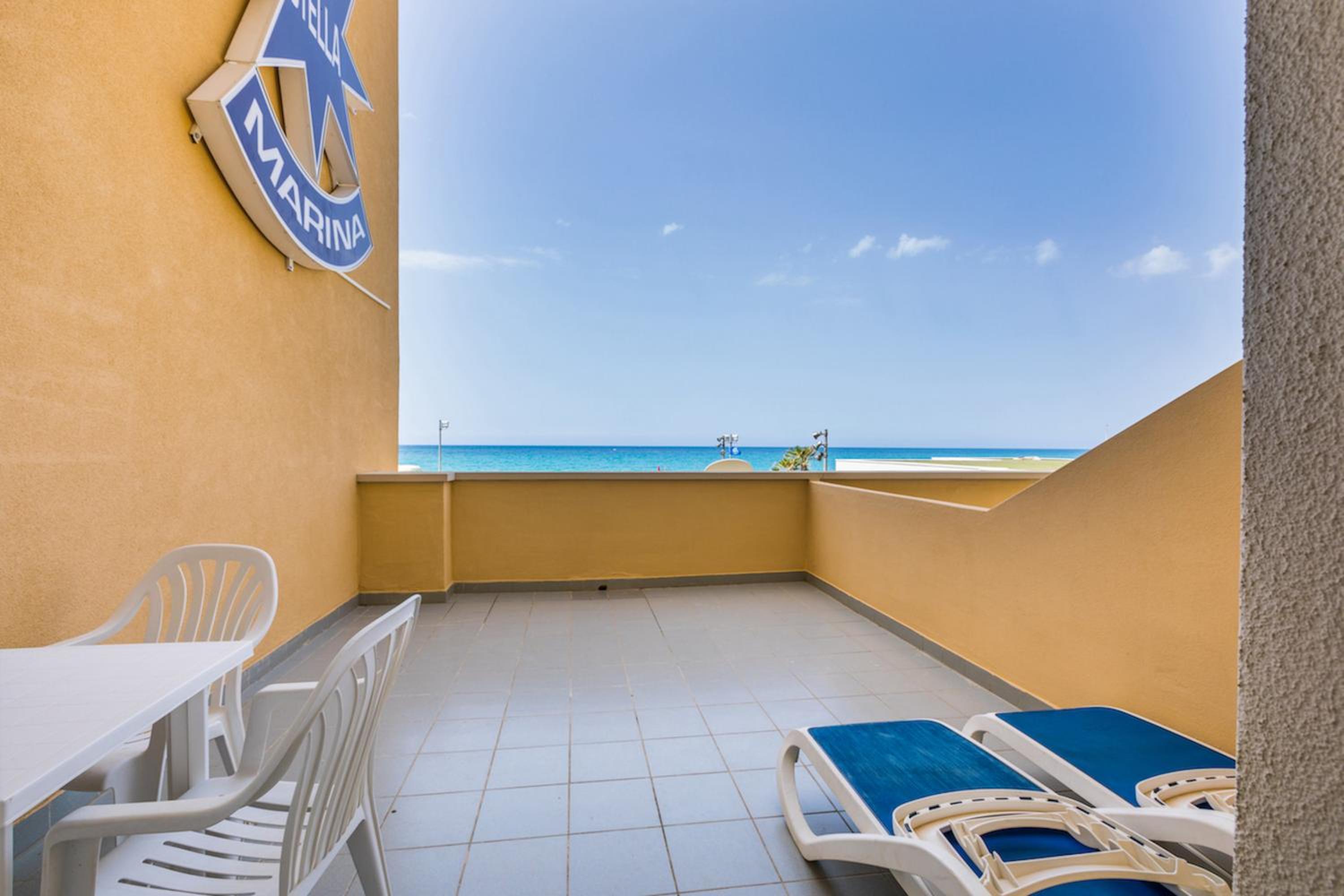 ISA-Double room with balcony and front sea view in hotel with swimming pool in Marina di Cecina, just 10 meters from the sea photo 4