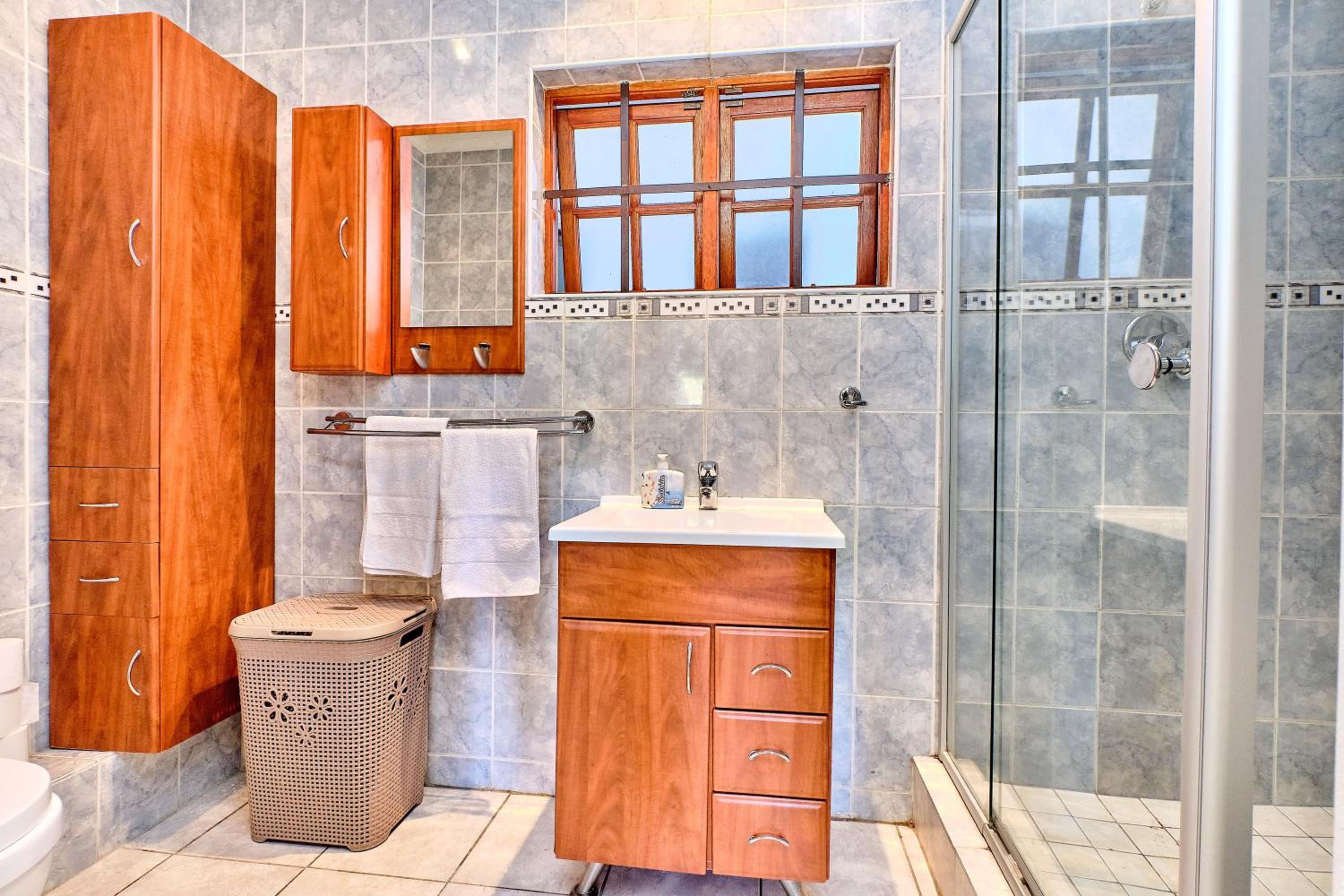 Lonehill - Deluxe Garden Cottage 2 view 2