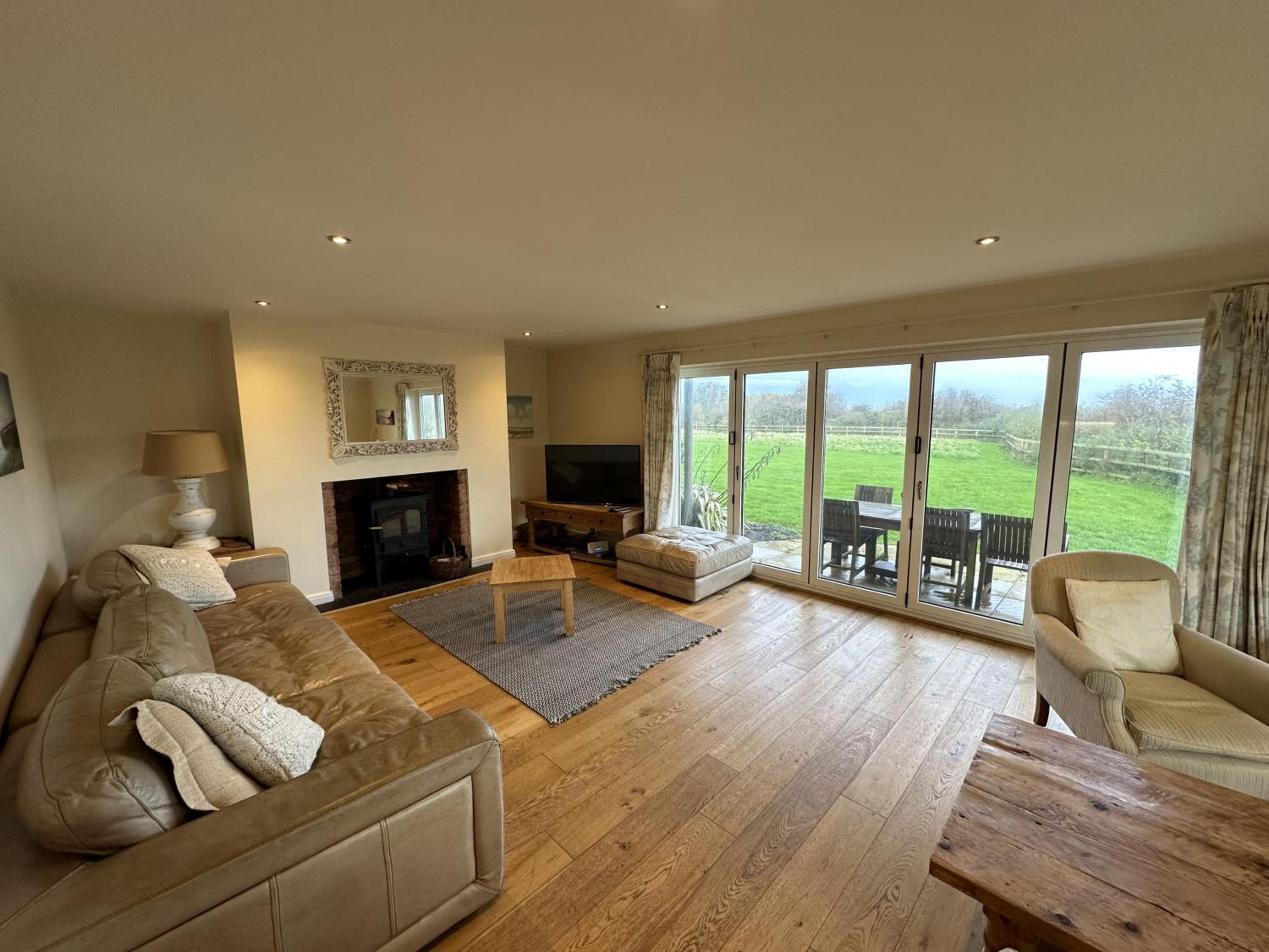 Sunrise View - Balcony and Seaview - Part of the The Bay Filey Holiday Village with pool, gym and direct beach access, pub, restaurant, tennis and meadows