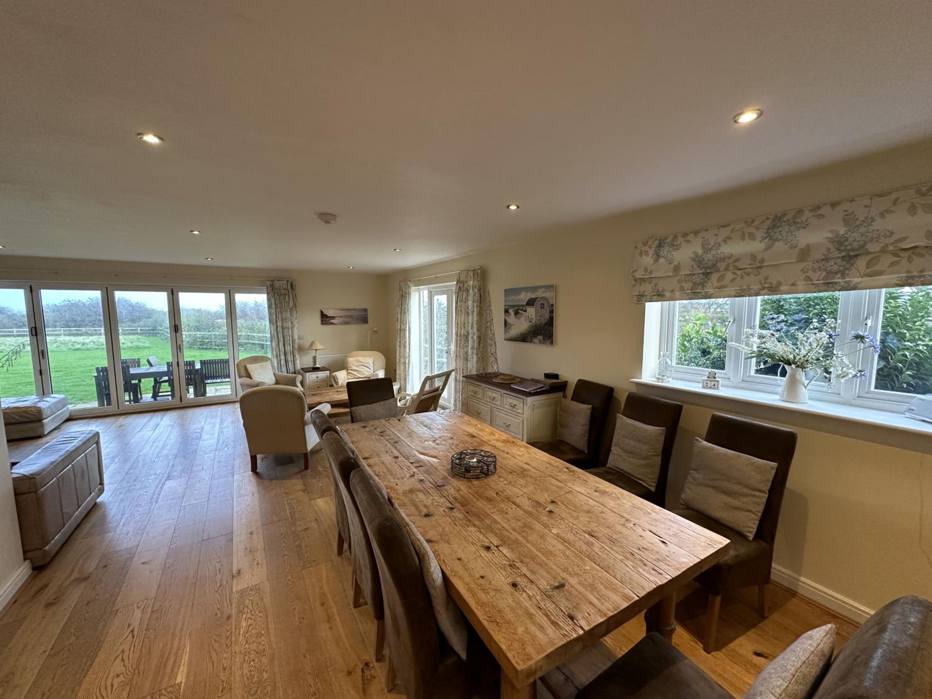 Sunrise View - Balcony and Seaview - Part of the The Bay Filey Holiday Village with pool, gym and direct beach access, pub, restaurant, tennis and meadows