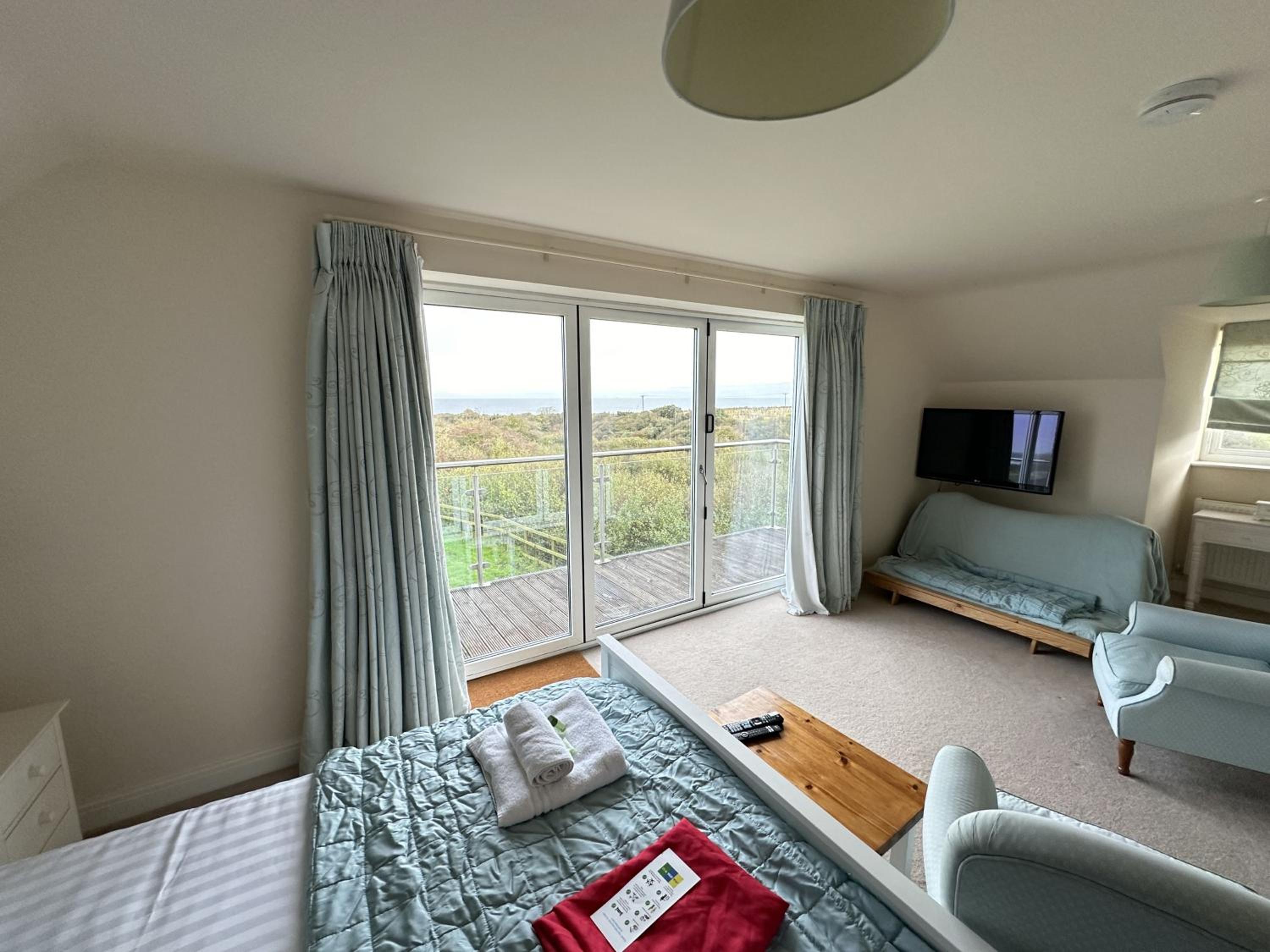 Sunrise View - Balcony and Seaview - Part of the The Bay Filey Holiday Village with pool, gym and direct beach access, pub, restaurant, tennis and meadows