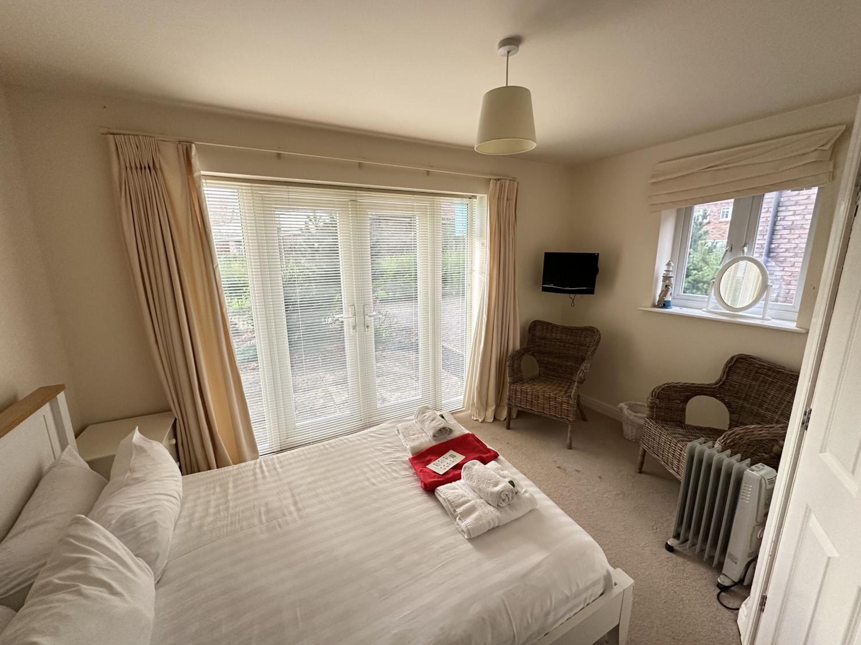 Sunrise View - Balcony and Seaview - Part of the The Bay Filey Holiday Village with pool, gym and direct beach access, pub, restaurant, tennis and meadows