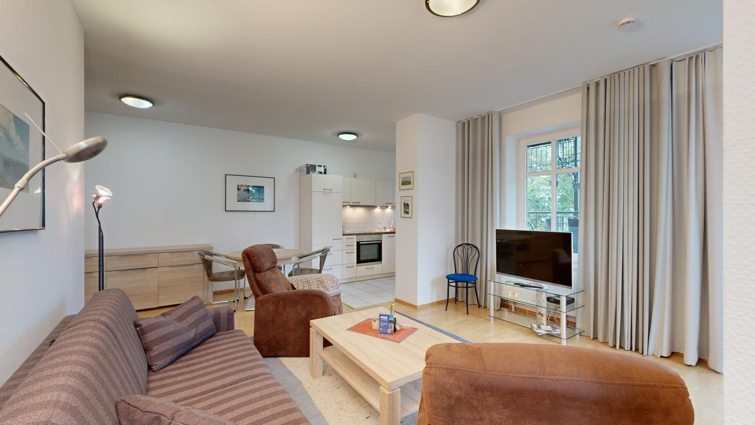 Villa Strandblick in Binz, FeWo direkt am Strand mit Balkon und seitlichem Meerblick