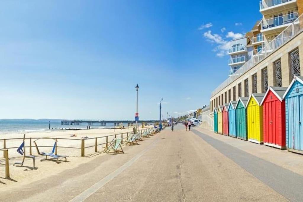 PENRITH APARTMENT by BOURNECOAST - Perfectly Positioned Apartment for Beach Lovers Near the Clifftop with Patio and Parking - FM2872 view 4