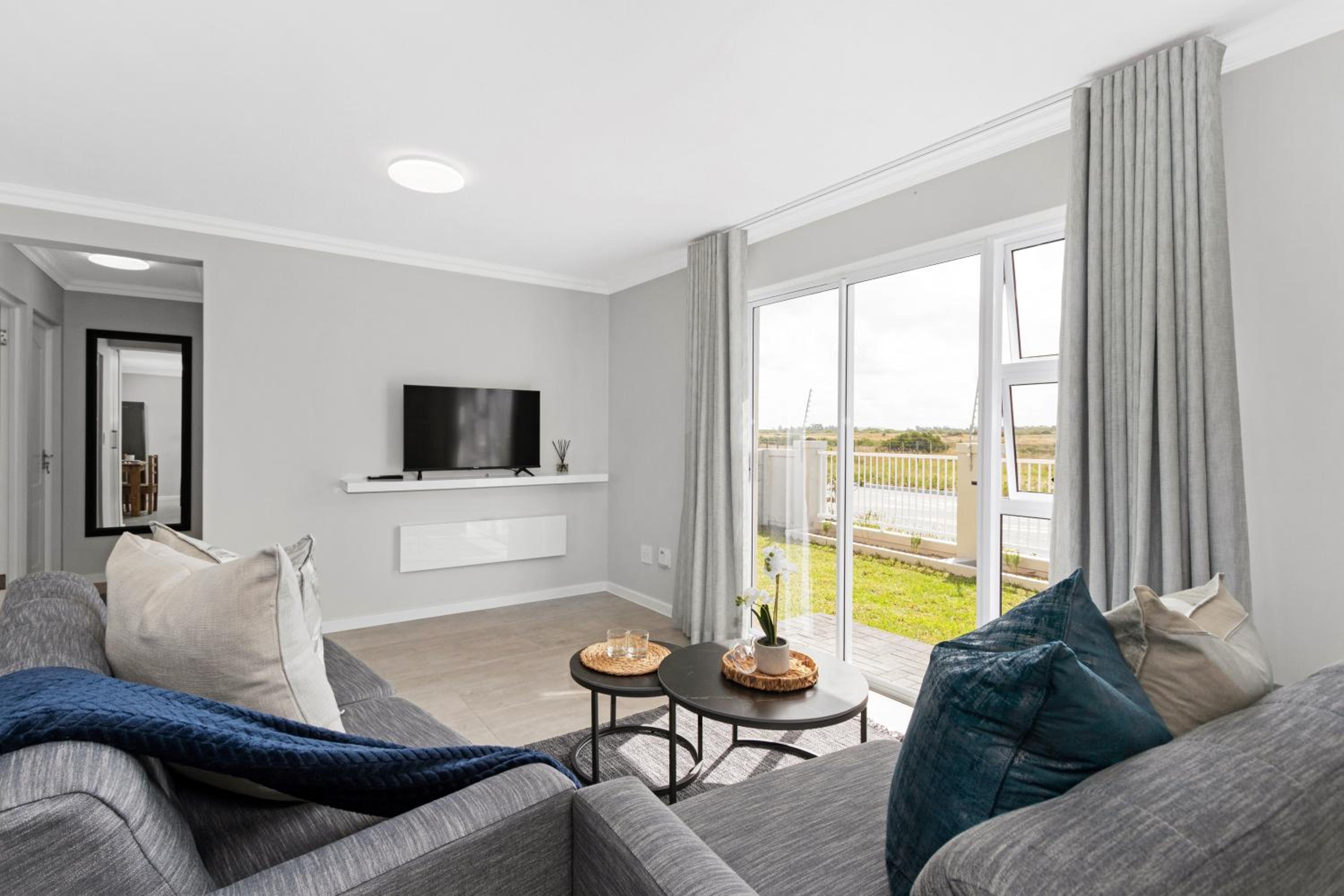 Elegant, Spotless 2 Bed For Enchanted Stays