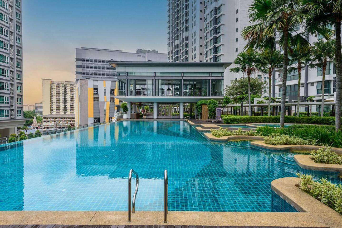 Cozy KL Sunway Velocity Residence for 1-5pax connected to MRT & Malls