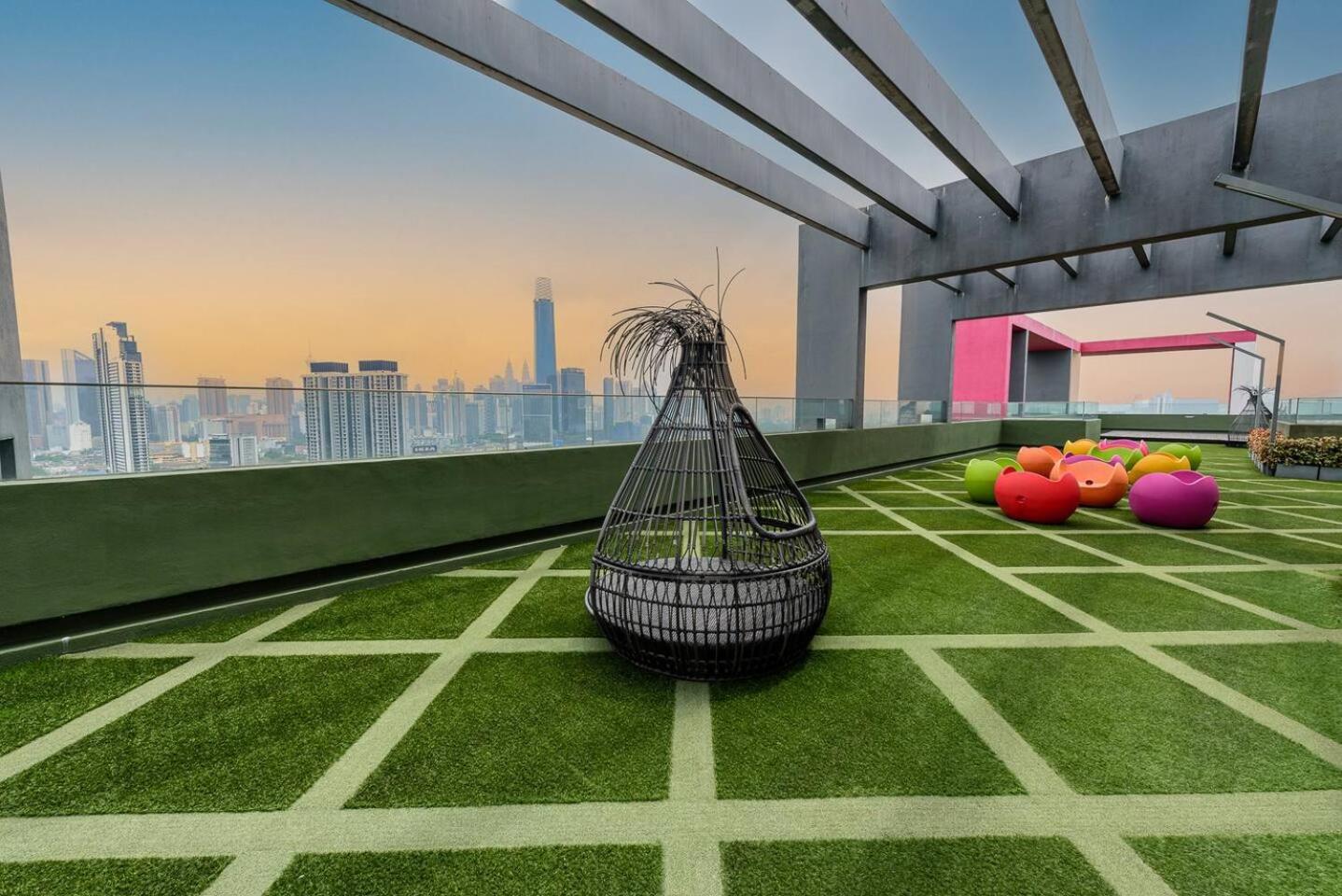 Cozy KL Sunway Velocity Residence for 1-5pax connected to MRT & Malls