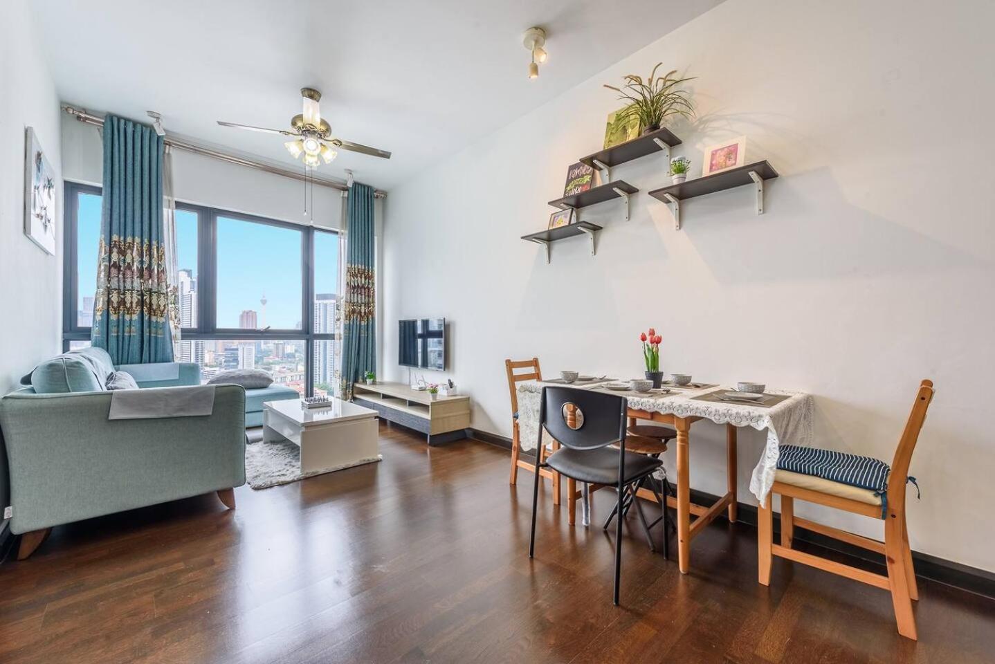 Cozy KL Sunway Velocity Residence for 1-5pax connected to MRT & Malls
