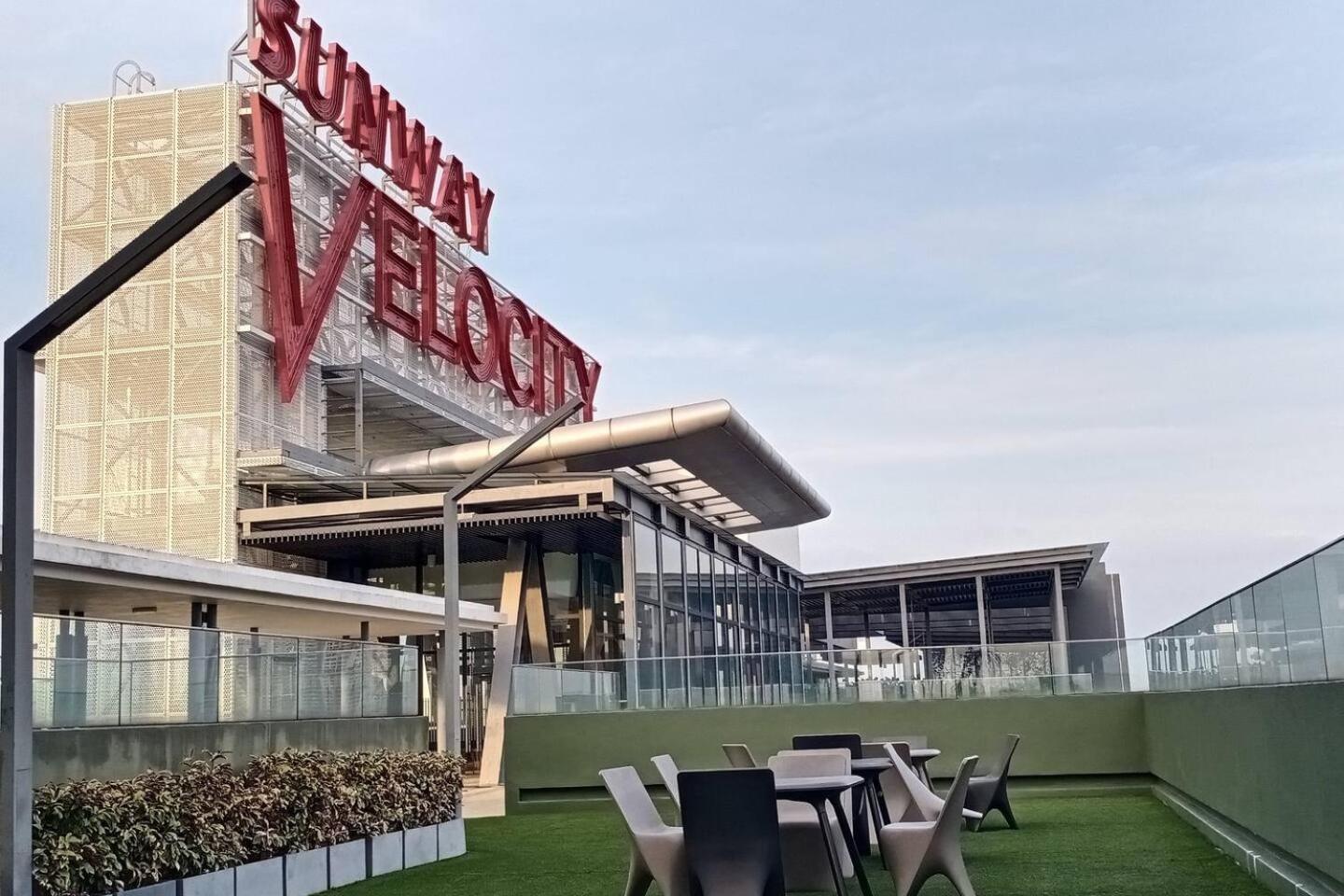 Cozy KL Sunway Velocity Residence for 1-5pax connected to MRT & Malls