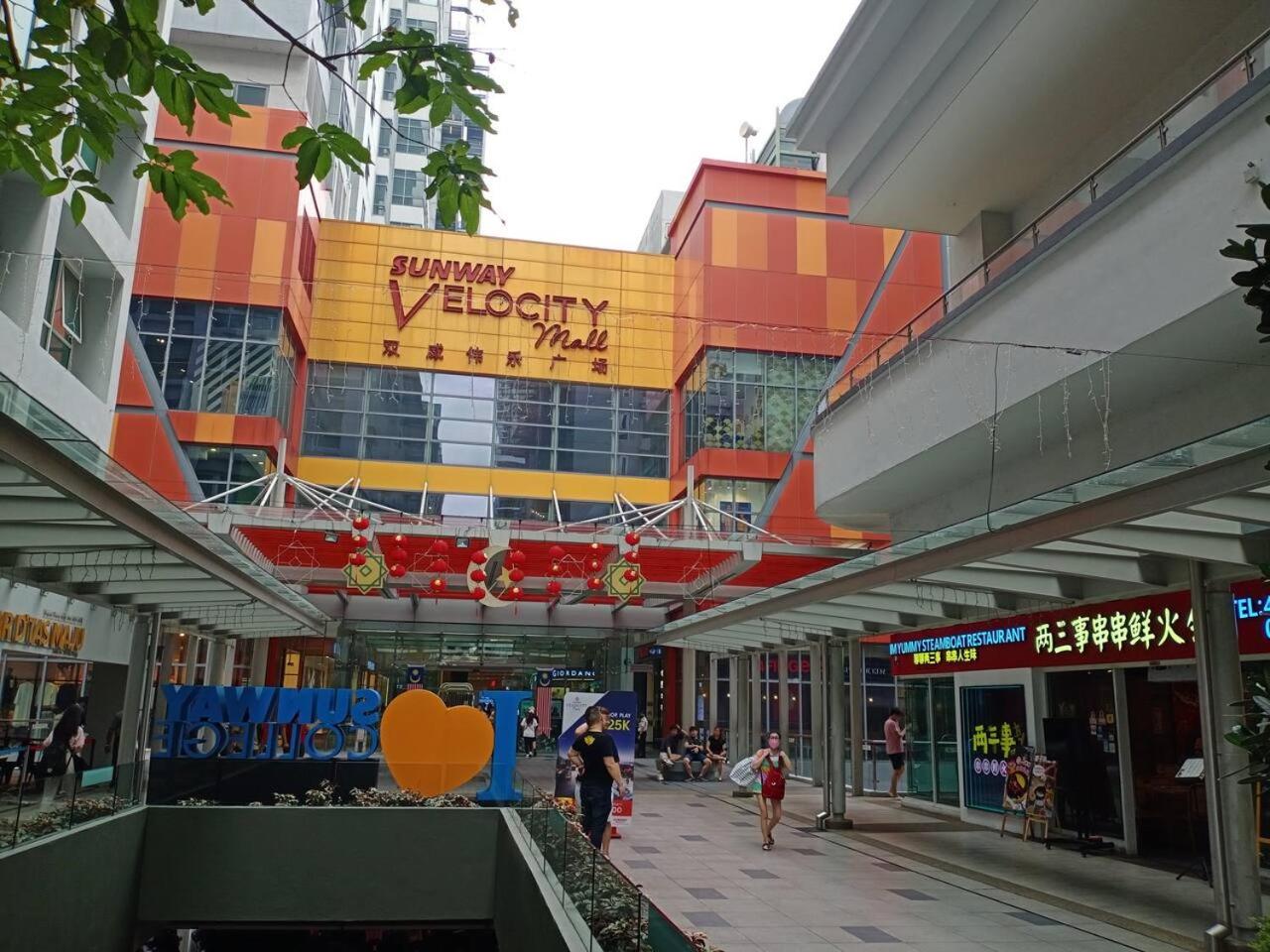 Cozy KL Sunway Velocity Residence for 1-5pax connected to MRT & Malls